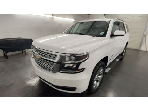 Used 2019 Chevrolet Tahoe LT w/ LT Signature Package image 4