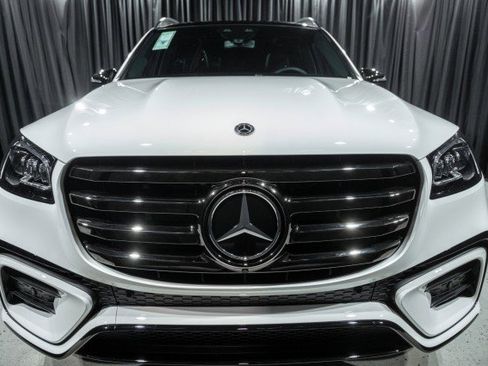 New 2026 Mercedes-Benz GLS 450 4MATIC image 2