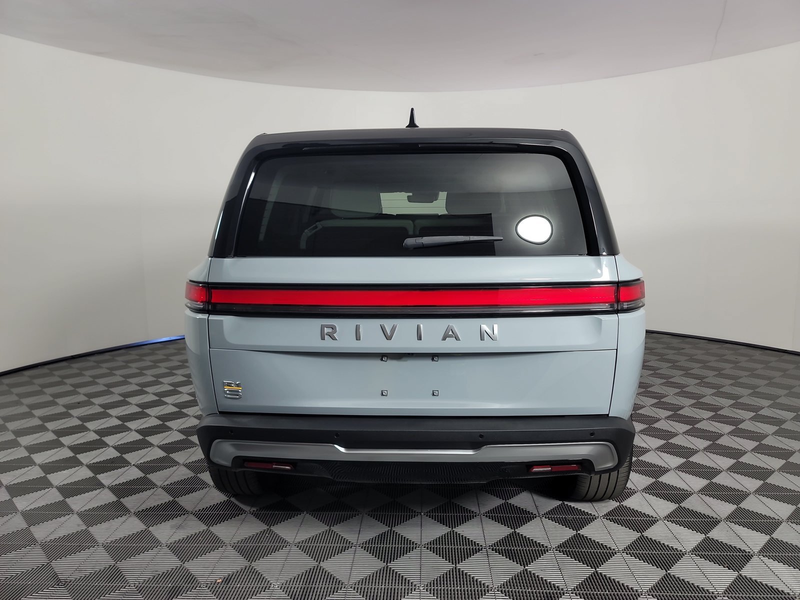 Used 2024 Rivian R1S Adventure Quad AWD/4WD image 4