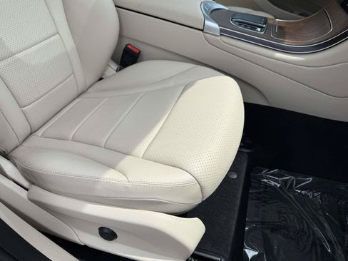 Used 2022 Mercedes-Benz GLC 300 4MATIC image 26
