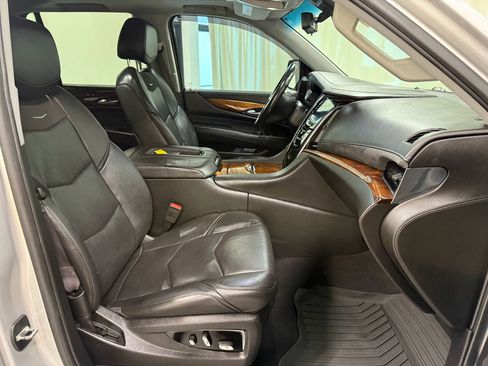 Used 2017 Cadillac Escalade Luxury AWD/4WD image 26