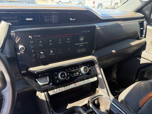 Used 2025 GMC Sierra 2500 AT4 AWD/4WD image 15
