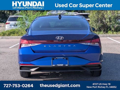 Used 2023 Hyundai Elantra SE w/ Cargo Package FWD image 4