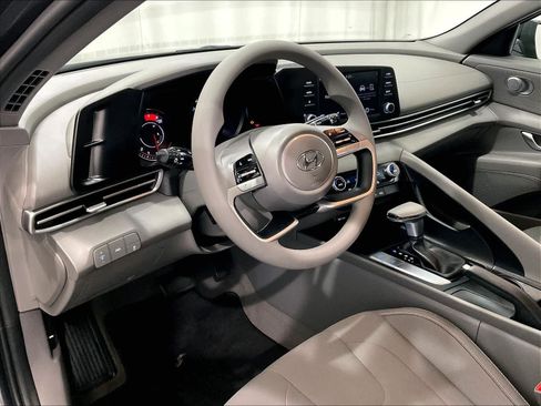 Used 2023 Hyundai Elantra SEL w/ Cargo Package image 8