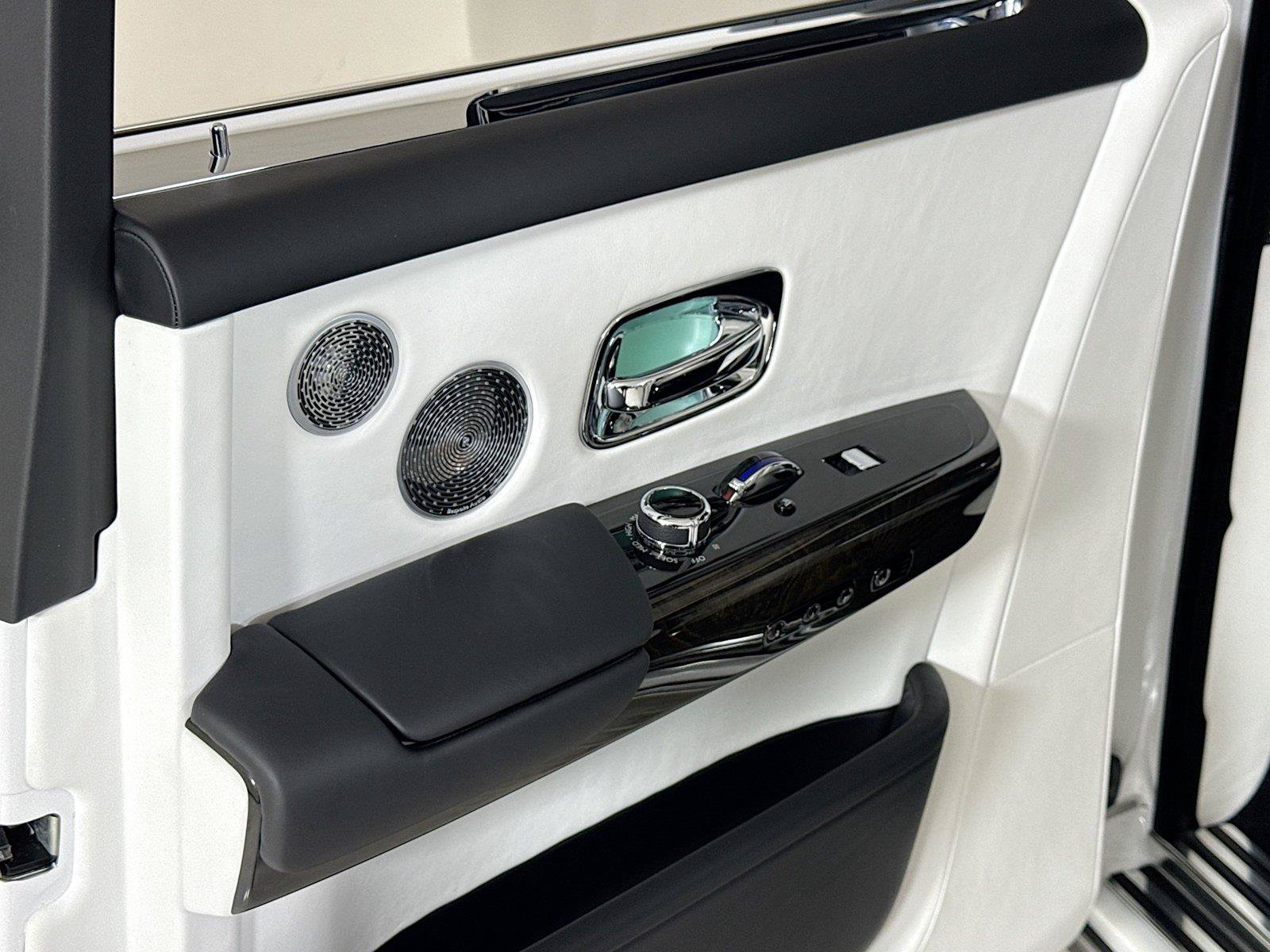 Used 2023 Rolls-Royce Phantom Sedan RWD image 34