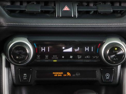 Used 2022 Toyota RAV4 XLE FWD image 20