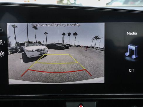 Used 2025 Hyundai Elantra SEL FWD image 32