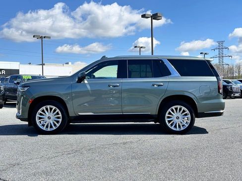 Used 2024 Cadillac Escalade Luxury AWD/4WD image 6