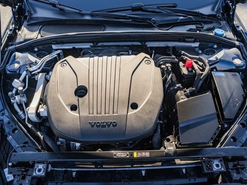 Certified 2023 Volvo S60 B5 Ultimate w/ Climate Package image 18