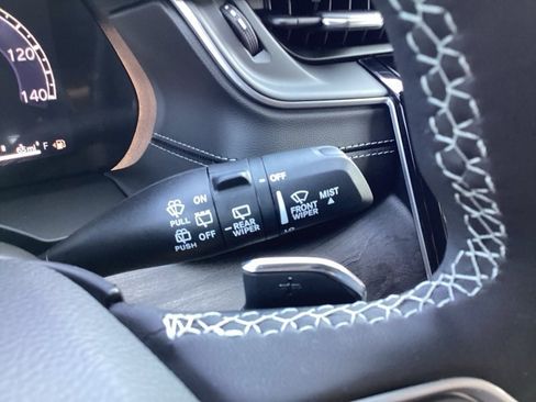 New 2025 Jeep Grand Cherokee Limited image 37