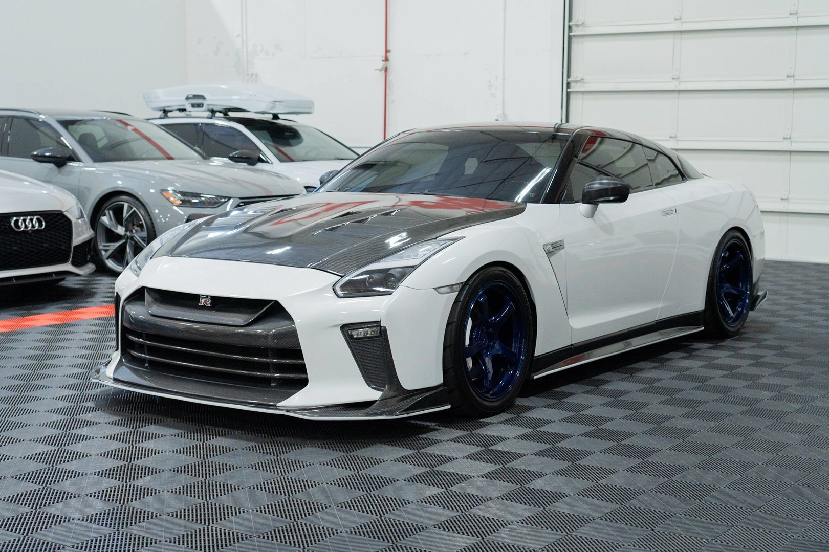 Used 2009 Nissan GT-R Premium AWD/4WD image 3