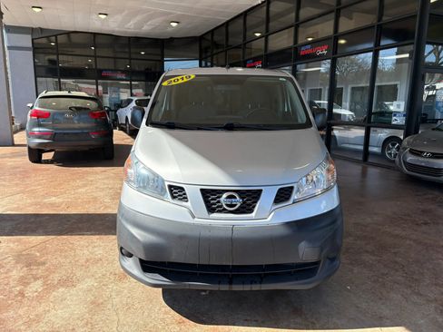 Used 2019 Nissan NV200 S w/ Back Door Glass Package image 2