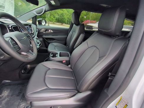 New 2026 Chrysler Voyager LX image 20