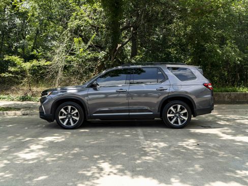 Used 2025 Honda Pilot Elite image 6
