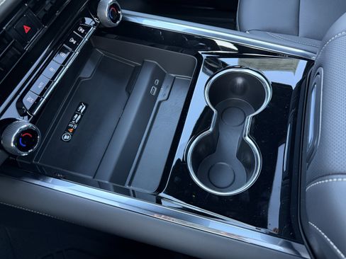 New 2025 Chevrolet Suburban Premier w/ Sun And Tow Package image 28