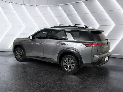 Used 2022 Nissan Pathfinder SV image 6
