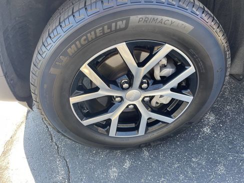 Used 2023 Jeep Grand Cherokee Limited image 12