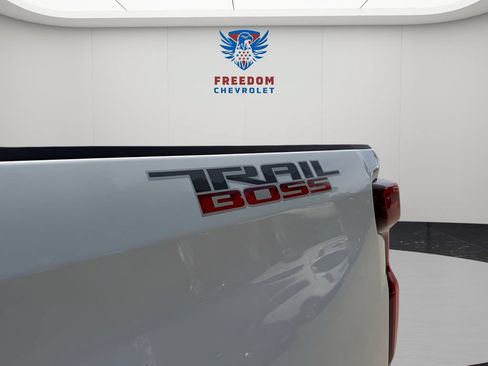Used 2019 Chevrolet Silverado 1500 LT Trail Boss AWD/4WD image 17