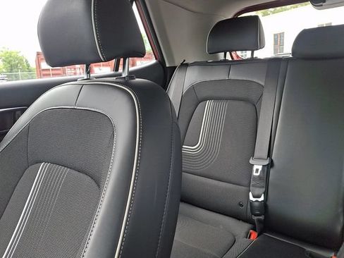 Used 2023 Hyundai Venue Limited FWD image 21