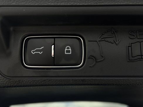 Used 2022 Ford Explorer XLT w/ Equipment Group 202A image 30