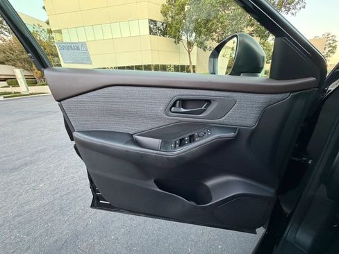 Used 2021 Nissan Rogue S FWD image 24
