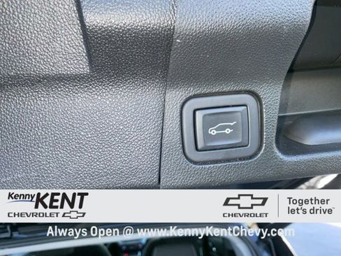 Certified 2023 GMC Acadia SLE w/ Driver Convenience Package image 8