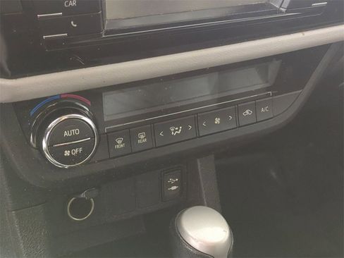 Used 2015 Toyota Corolla LE image 11