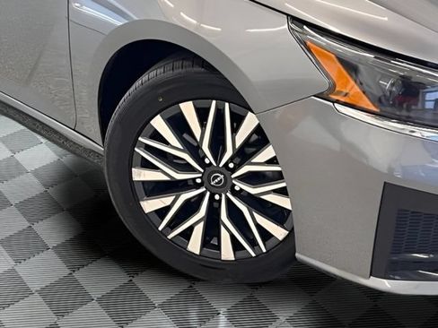 Used 2024 Nissan Altima 2.5 SV FWD image 28