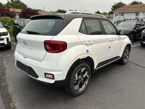 Used 2026 Hyundai Venue SEL FWD image 5