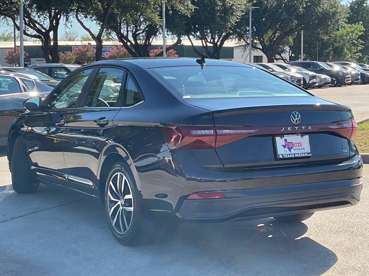 Used 2025 Volkswagen Jetta SE FWD image 6