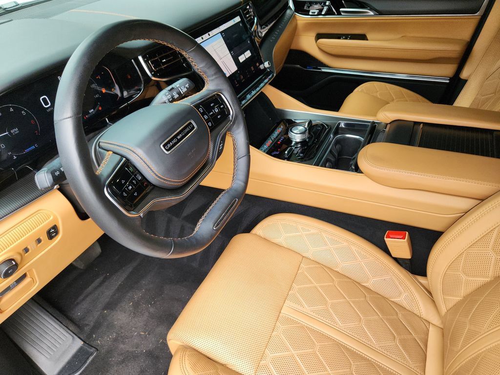 Used 2024 Jeep Grand Wagoneer Series III w/ Rear Seat Video Group 1 AWD/4WD image 7