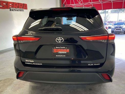 Certified 2022 Toyota Highlander XLE image 4