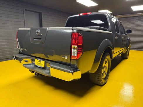 Used 2010 Nissan Frontier SE image 6