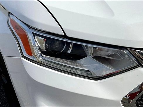 Used 2021 Chevrolet Traverse LT image 29