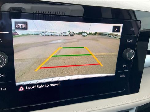 Used 2025 Volkswagen Taos SE image 27