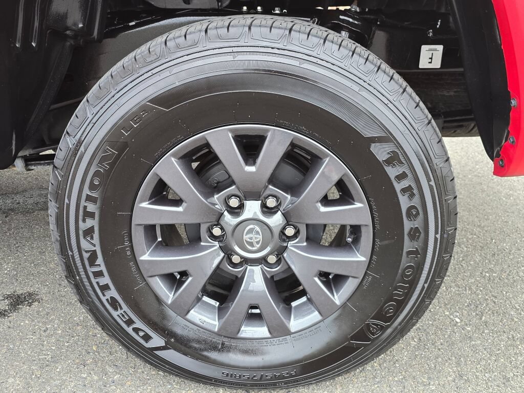 Used 2021 Toyota Tacoma SR5 AWD/4WD image 9