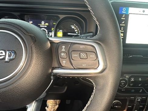 Used 2025 Jeep Wrangler Unlimited Sahara w/ Safety Group image 18