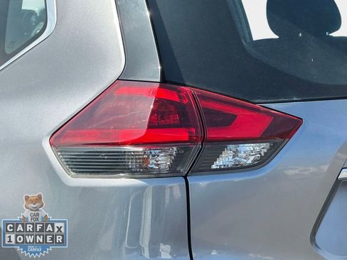 Used 2018 Nissan Rogue S image 11