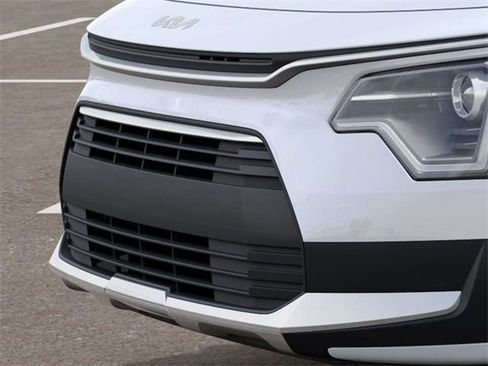 Certified 2025 Kia Niro LX FWD image 12
