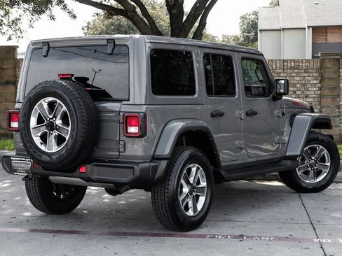 Used 2022 Jeep Wrangler Unlimited Sahara w/ Cold Weather Group AWD/4WD image 15