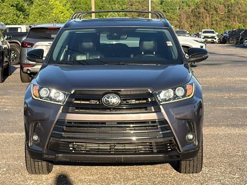 Used 2019 Toyota Highlander SE w/ Nightshade Edition image 2