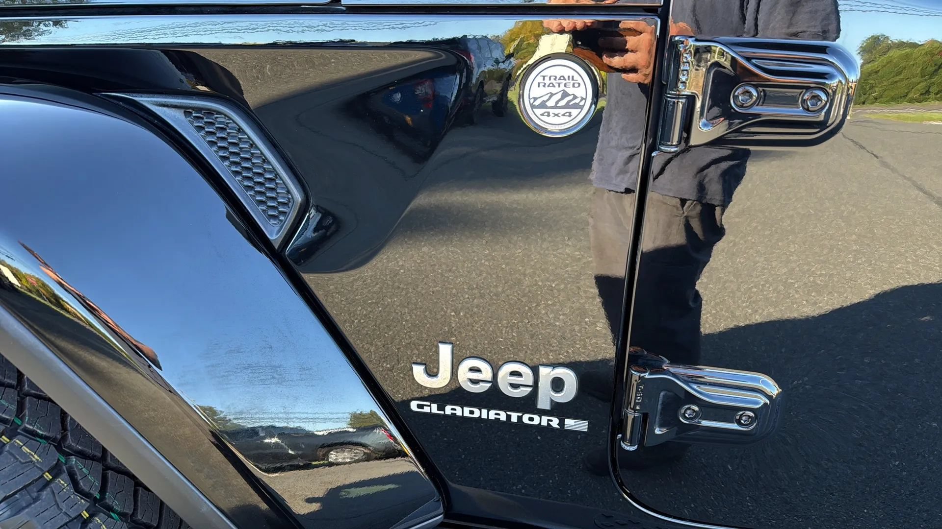 Used 2023 Jeep Gladiator Overland w/ LED Lighting Group AWD/4WD image 33