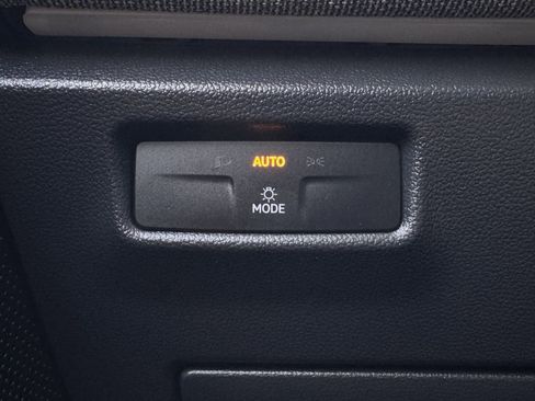 Used 2025 Volkswagen Tiguan S image 21