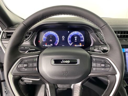 New 2026 Jeep Grand Cherokee Altitude image 19