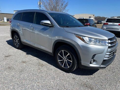 Used 2019 Toyota Highlander XLE image 4