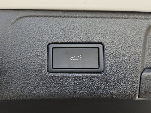 Certified 2024 Volkswagen Atlas SE w/ Panoramic Sunroof Package image 7