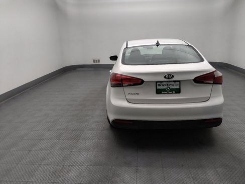 Used 2017 Kia Forte LX w/ LX Popular Package FWD image 6