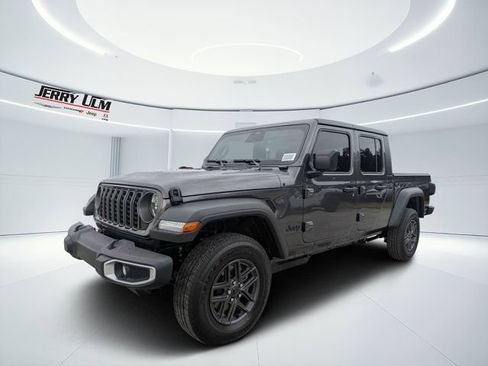 New 2026 Jeep Gladiator Sport AWD/4WD image 7