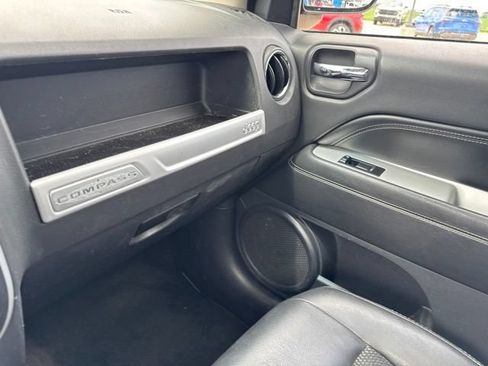 Used 2016 Jeep Compass Latitude w/ Sun/Sound Group AWD/4WD image 14