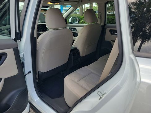 Used 2025 Nissan Rogue SV FWD image 9